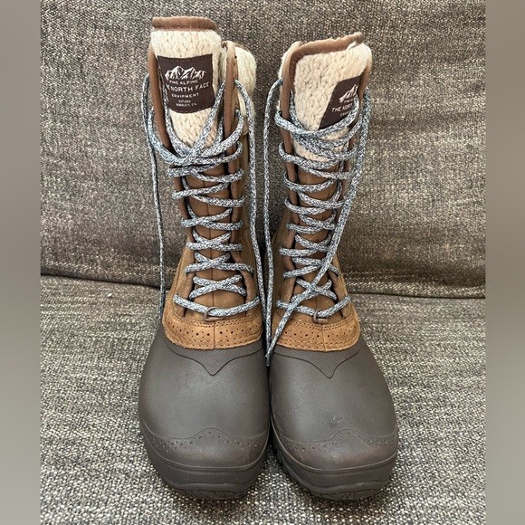 Snow Boots - Picture 2 of 4